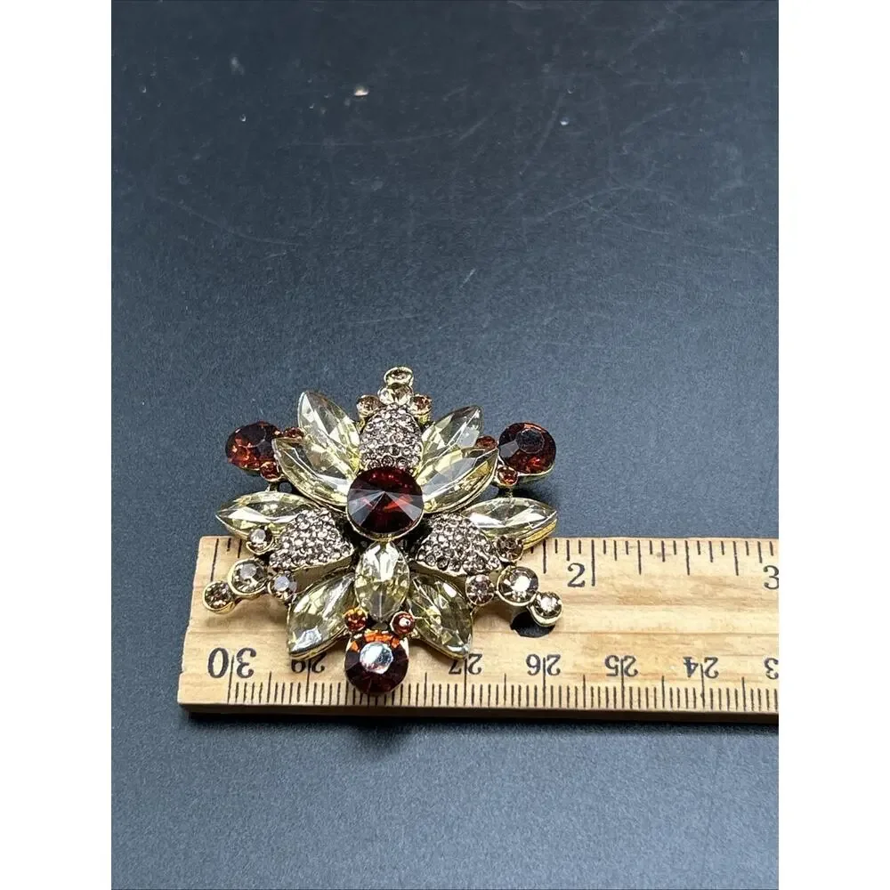 Modern Flower Starburst Pin Brooch Gold tone 1 3/4” Long Amber Color Rhinestones